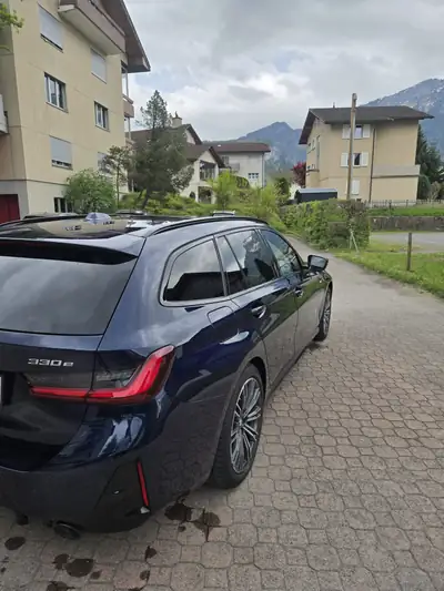 BMW 330e xDrive Touring M Sport Pro — Hybride rechargeable sportif, 60 000 km, finition maximale — rear view