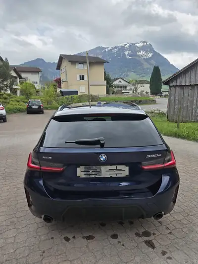 BMW 330e xDrive Touring M Sport Pro — Hybride rechargeable sportif, 60 000 km, finition maximale — interior