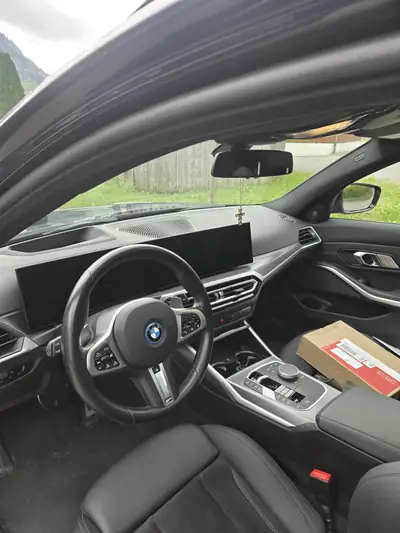 BMW 330e xDrive Touring M Sport Pro — Hybride rechargeable sportif, 60 000 km, finition maximale — Thumbnail 13