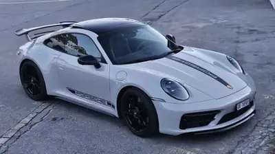 Porsche 911 Carrera 4 GTS PDK — Sportive allemande, direction arrière et châssis Aerokit — Außenansicht