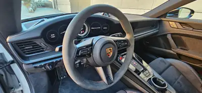 Porsche 911 Carrera 4 GTS PDK — Sportive allemande, direction arrière et châssis Aerokit — Detail