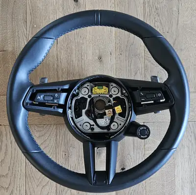 Porsche 911 Carrera 4 GTS PDK — Sportive allemande, direction arrière et châssis Aerokit — Miniatur 10