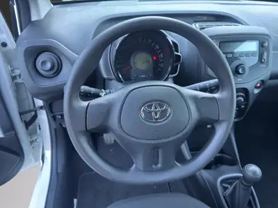 Toyota Aygo 1.0 VVT-i X 2017 — Citadine fiable, très peu kilométrée, première main — Thumbnail 10