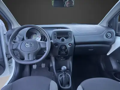 Toyota Aygo 1.0 VVT-i X 2017 — Citadine fiable, très peu kilométrée, première main — Thumbnail 11