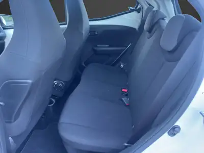 Toyota Aygo 1.0 VVT-i X 2017 — Citadine fiable, très peu kilométrée, première main — Thumbnail 14