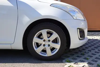 Suzuki Swift 1.2i 16V — Citadine fiable, premier propriétaire, état impeccable — tableau de bord