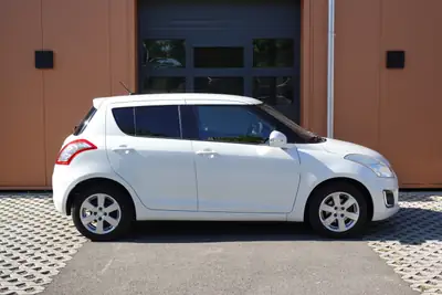 Suzuki Swift 1.2i 16V — Citadine fiable, premier propriétaire, état impeccable — intérieur