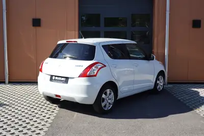 Suzuki Swift 1.2i 16V — Citadine fiable, premier propriétaire, état impeccable — Miniature 8