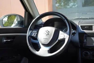 Suzuki Swift 1.2i 16V — Citadine fiable, premier propriétaire, état impeccable — Miniature 12