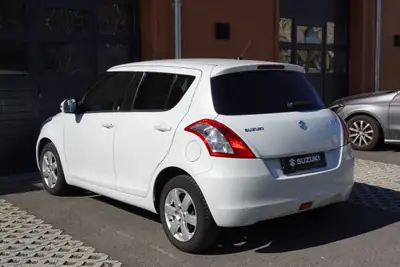Suzuki Swift 1.2i 16V — Citadine fiable, premier propriétaire, état impeccable — Miniature 10