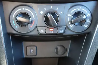 Suzuki Swift 1.2i 16V — Citadine fiable, premier propriétaire, état impeccable — Miniature 18