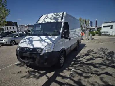 IVECO EcoDaily 35 C 13 V — Utilitaire diesel fiable, 151 000 km, sans sinistre — exterior view