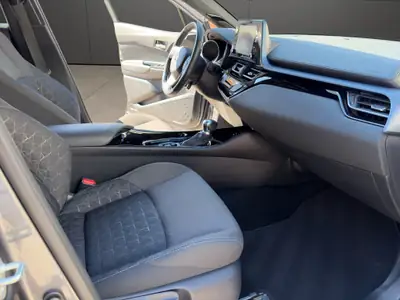 Toyota C-HR 1.8 HSD Comfort — Hybride performant, 38'000 km, design affirmé — Miniatura 13