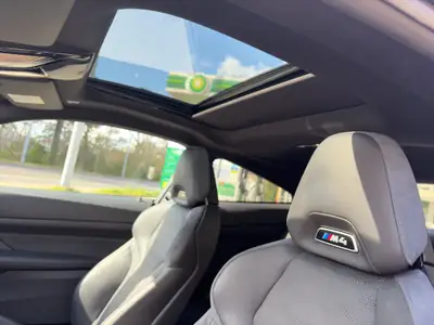 BMW M4 Coupé Competition M xDrive 2023 — Performance brute et technologie d'exception — Miniatur 14