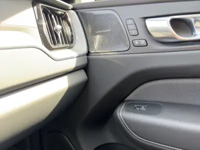 Volvo XC60 B5 Diesel Mild Hybrid AWD — SUV premium hybride, 44'000 km seulement — Miniatur 24