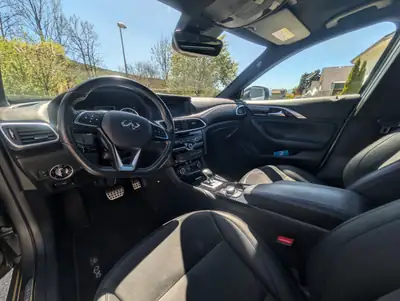 Infiniti Q30 1.6T Sport — Turbo premium, 1er propriétaire, état impeccable — dettaglio