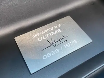 Renault Mégane R.S. Ultime 300 EDC — Performance 300 ch, État collection, Très faible kilométrage — Miniature 15