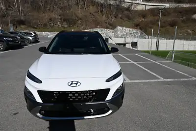Hyundai Kona 1.6 T-GDi Amplia 4WD — SUV compact turbo, 28'000 km seulement — side view