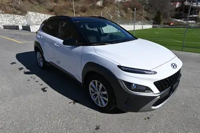 Hyundai Kona 1.6 T-GDi Amplia 4WD — SUV compact turbo, 28'000 km seulement — exterior view