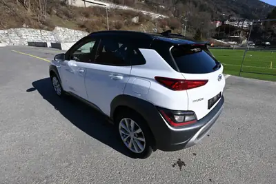 Hyundai Kona 1.6 T-GDi Amplia 4WD — SUV compact turbo, 28'000 km seulement — interior