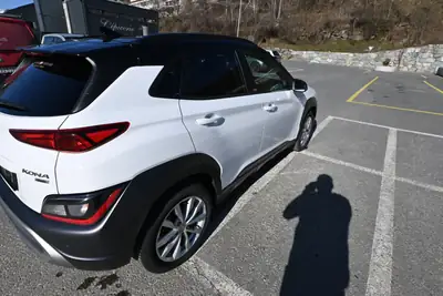 Hyundai Kona 1.6 T-GDi Amplia 4WD — SUV compact turbo, 28'000 km seulement — detail
