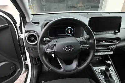 Hyundai Kona 1.6 T-GDi Amplia 4WD — SUV compact turbo, 28'000 km seulement — Thumbnail 8