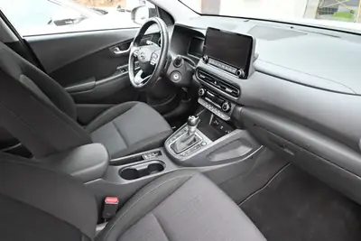 Hyundai Kona 1.6 T-GDi Amplia 4WD — SUV compact turbo, 28'000 km seulement — Thumbnail 9