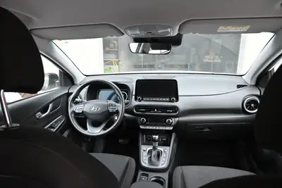 Hyundai Kona 1.6 T-GDi Amplia 4WD — SUV compact turbo, 28'000 km seulement — Thumbnail 11