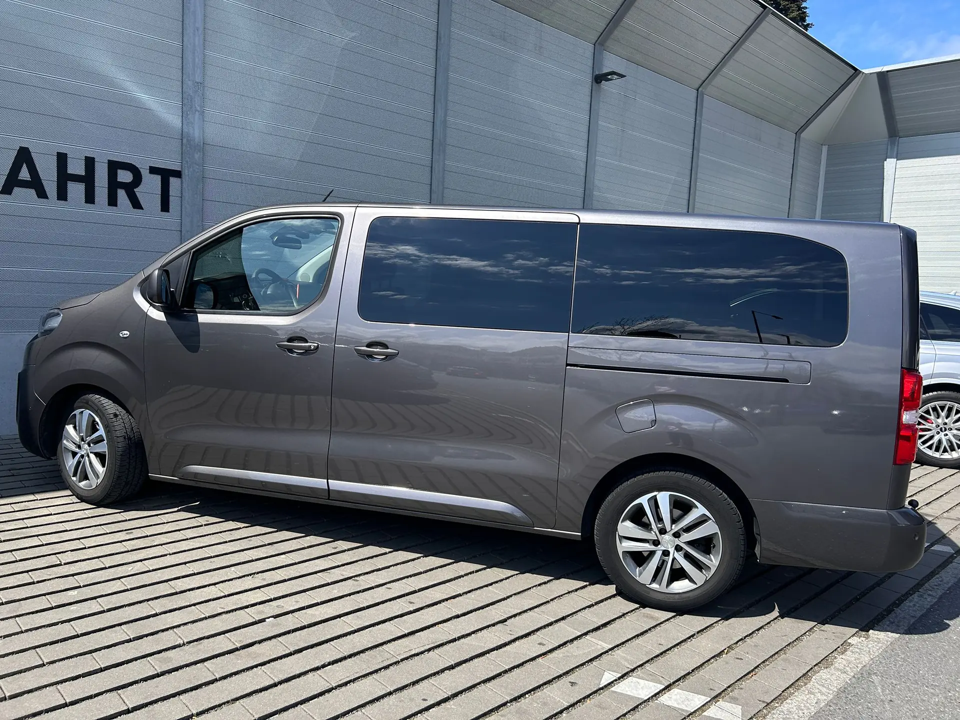 Peugeot Traveller 2018 occasion Au — 2