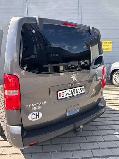 Peugeot Traveller 2.0 BlueHDi Active — Monospace 8 places, diesel économique — rear view