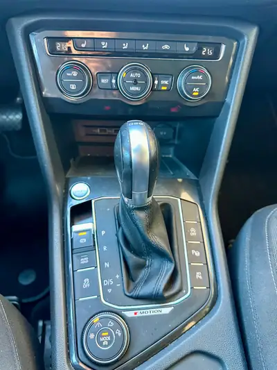 VW Tiguan Allspace 2.0 TSI Highline 4Motion — 7 places, toit panoramique, SUV familial éprouvé — Miniature 11