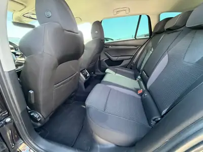 Skoda Octavia Combi 2.0 TDI DSG — Break diesel automatique, 116'000 km, Full Black — Miniature 13