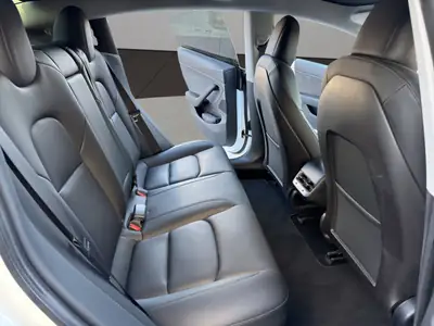 Tesla Model 3 Performance Dual Motor AWD — Berline électrique haute performance, 120'000 km — Thumbnail 17