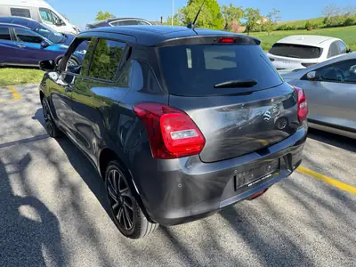 Suzuki Swift 1.2 Compact Top 4x4 Hybrid — Citadine polyvalente et écologique — arrière