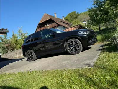 BMW X3 M Competition — SUV haute performance, 510 ch et équipement M premium — exterior view