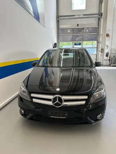 Mercedes-Benz Classe B 200 — Monospace urbain fiable, 149 000 km, révision à jour — fianco