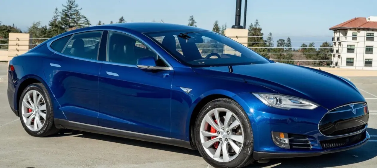 Tesla Model S P85D — Berline électrique haute performance, 95 000 km