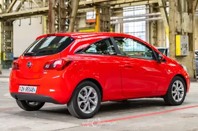 Opel Corsa 1.0 T EcoFLEX Color Edition — Citadine dynamique, faible consommation et équipements premium — vista posteriore