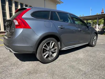 Volvo V60 Cross Country D4 AWD — Robustesse suédoise et efficacité diesel — Armaturenbrett