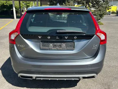 Volvo V60 Cross Country D4 AWD — Robustesse suédoise et efficacité diesel — Detail