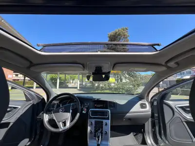 Volvo V60 Cross Country D4 AWD — Robustesse suédoise et efficacité diesel — Miniatur 9
