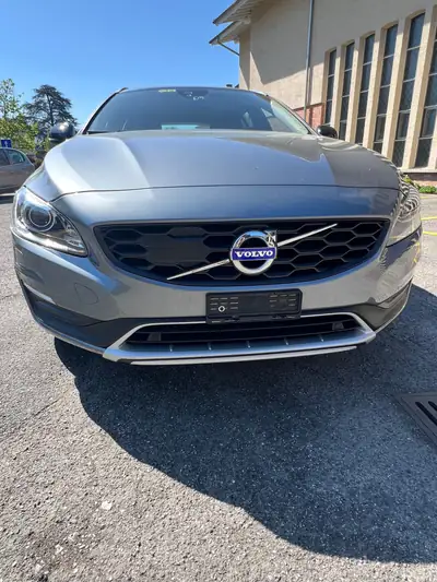 Volvo V60 Cross Country D4 AWD — Robustesse suédoise et efficacité diesel — Miniatur 7