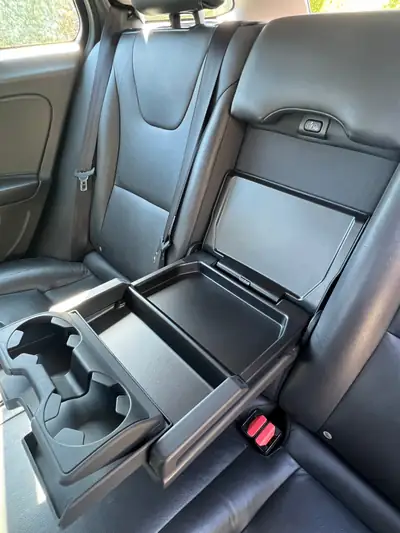 Volvo V60 Cross Country D4 AWD — Robustesse suédoise et efficacité diesel — Miniatur 17