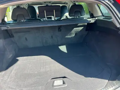 Volvo V60 Cross Country D4 AWD — Robustesse suédoise et efficacité diesel — Miniatur 18