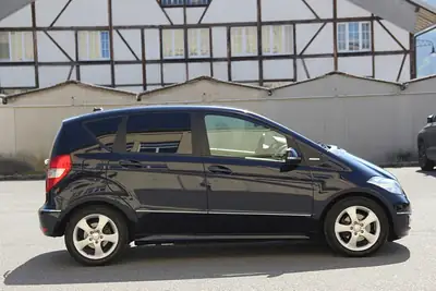 Mercedes-Benz Classe A 200 Élégance — Berline compacte automatique, faible consommation — détail