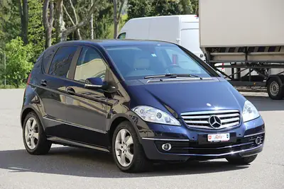 Mercedes-Benz Classe A 200 Élégance — Berline compacte automatique, faible consommation — Miniature 7