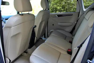 Mercedes-Benz Classe A 200 Élégance — Berline compacte automatique, faible consommation — Miniature 10