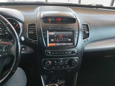 Kia Sorento 2.2 CRDI — SUV 7 places robuste, diesel efficace et entretien récent — Miniatura 12