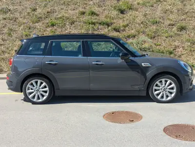 MINI Clubman Cooper S ALL4 — Compacte polyvalente, transmission intégrale et 192 ch — side view