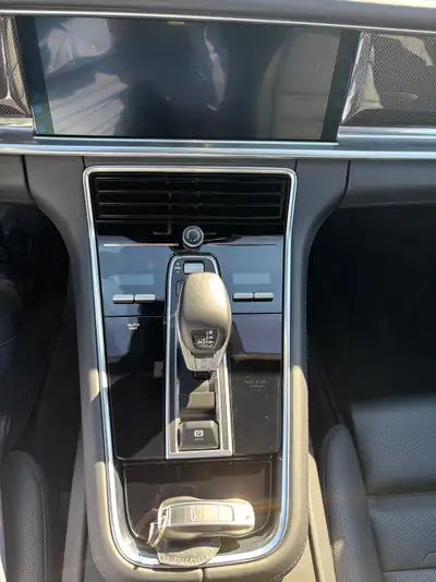 Porsche Panamera Turbo S E-Hybrid — Berline sportive hybride rechargeable, 12 160 km seulement — Miniatura 9